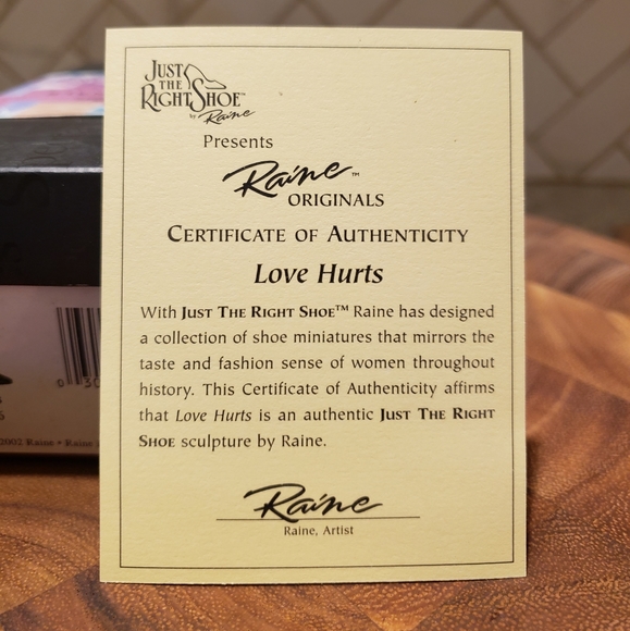 Just the Right Shoe, Love Hurts 25176, 2002 - Picture 4 of 10